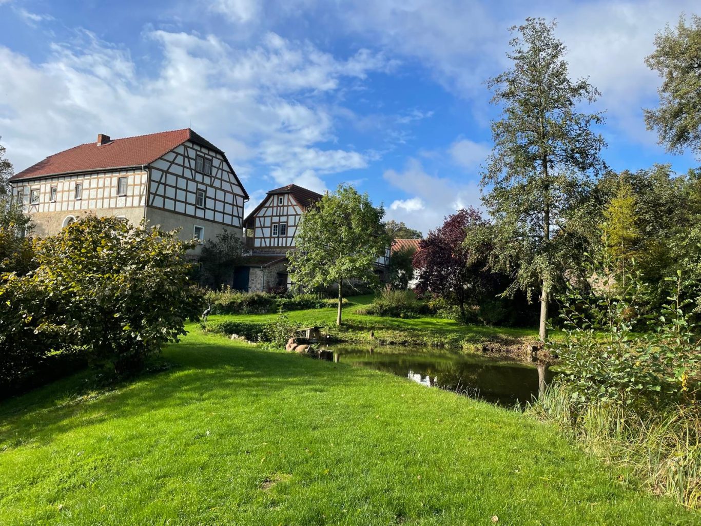 Haus 1, 2 & 3 mit unterem Teich